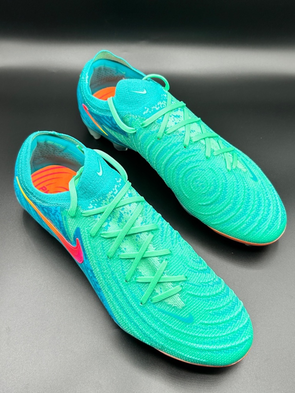 Nike men’s Phantom GX II SG Pro soccer shoes
